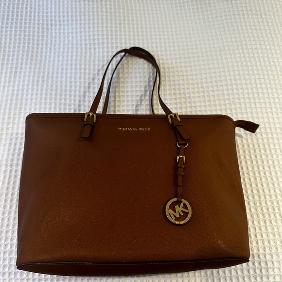 MICHAEL Michael Kors Jet Set Travel Saffiano Tote Purse - Picture 2 of 12